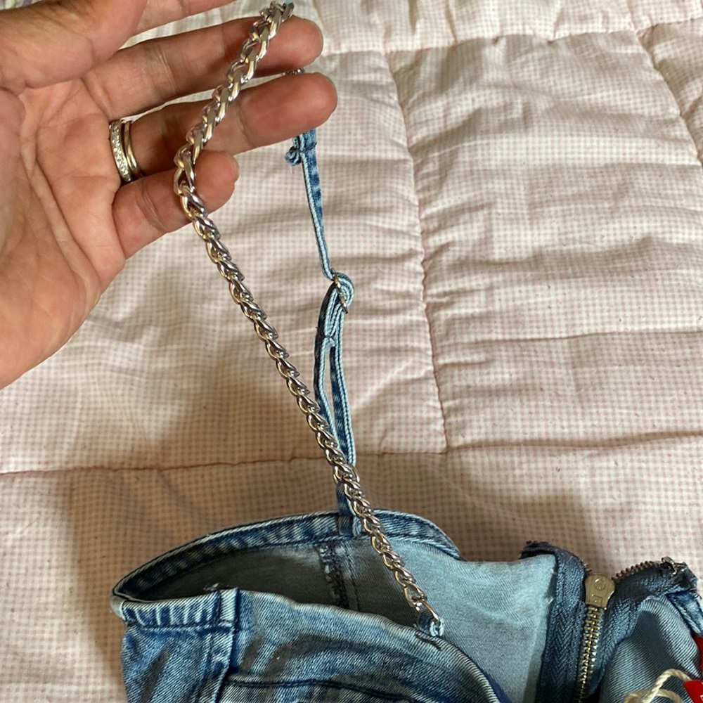 Guess - Picture 4 of 4